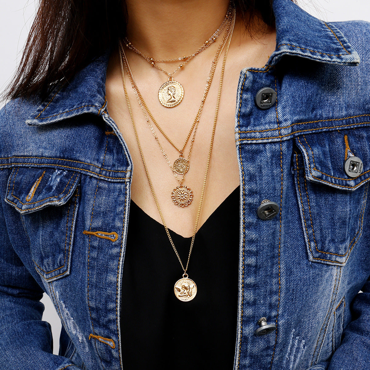 Retro Queen Creative Necklace