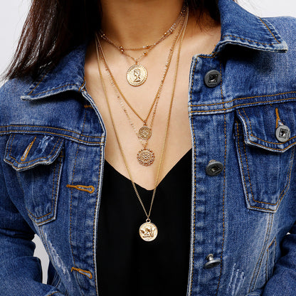 Retro Queen Creative Necklace