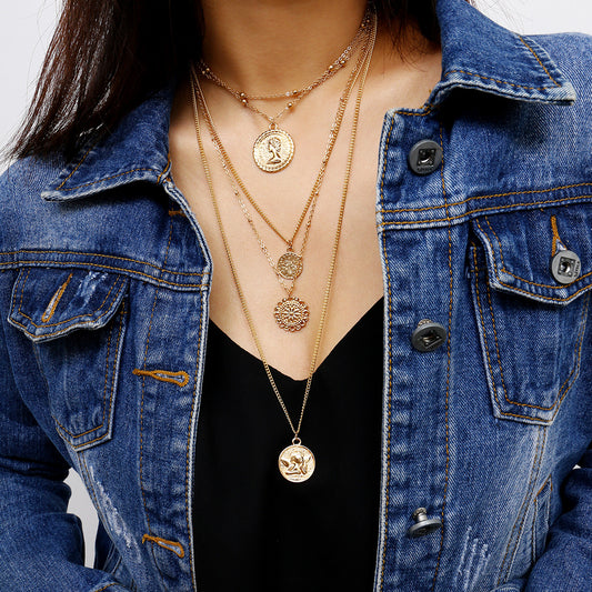 Retro Queen Creative Necklace