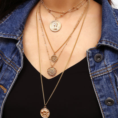 Retro Queen Creative Necklace